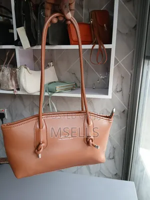 Elongated Shoulder Bag (Brown)