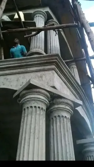 Excellent Molding Finishings on Pillars