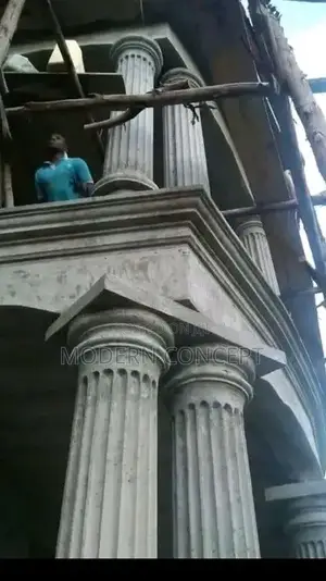 Excellent Molding Finishings on Pillars