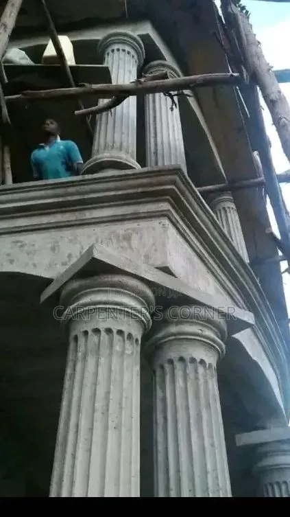 Excellent Molding Finishings on Pillars