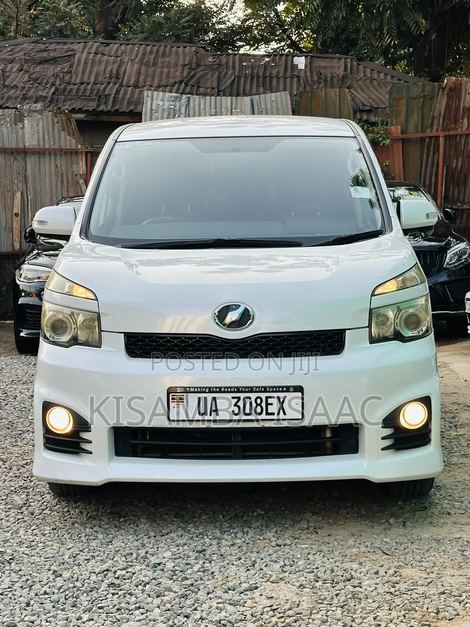 Toyota Noah 2012 White