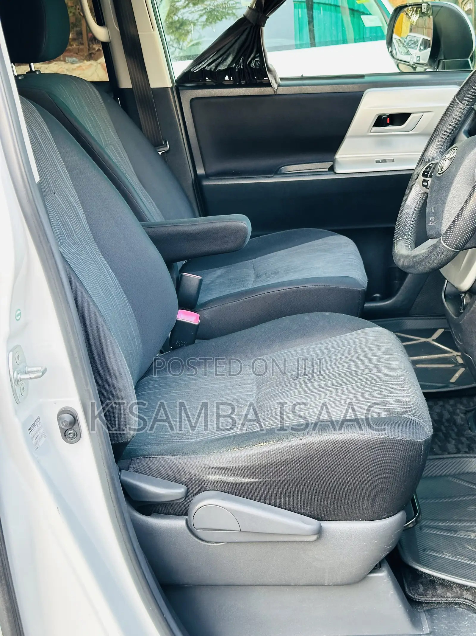 Toyota Noah 2012 White
