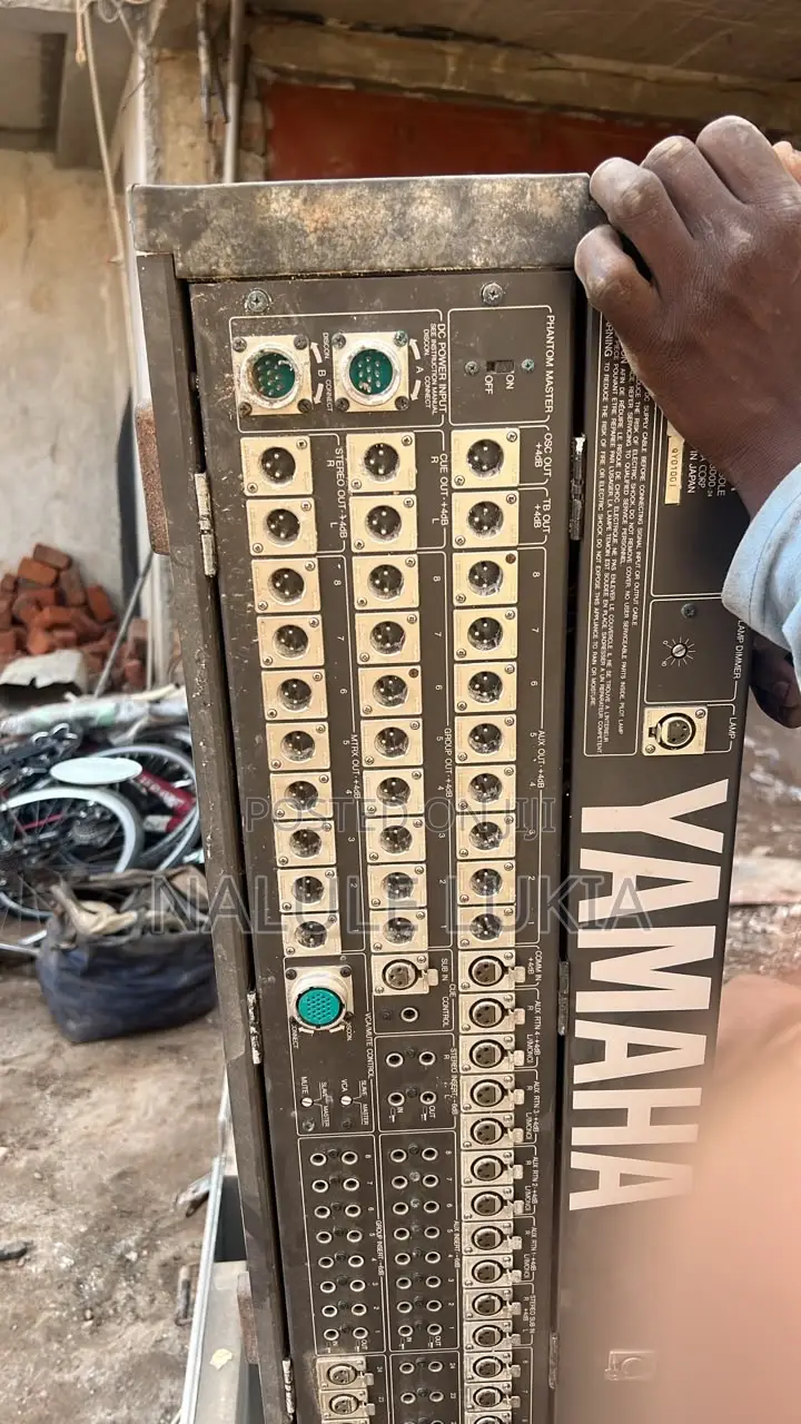 YAMAHA Amplified Dj Mixer