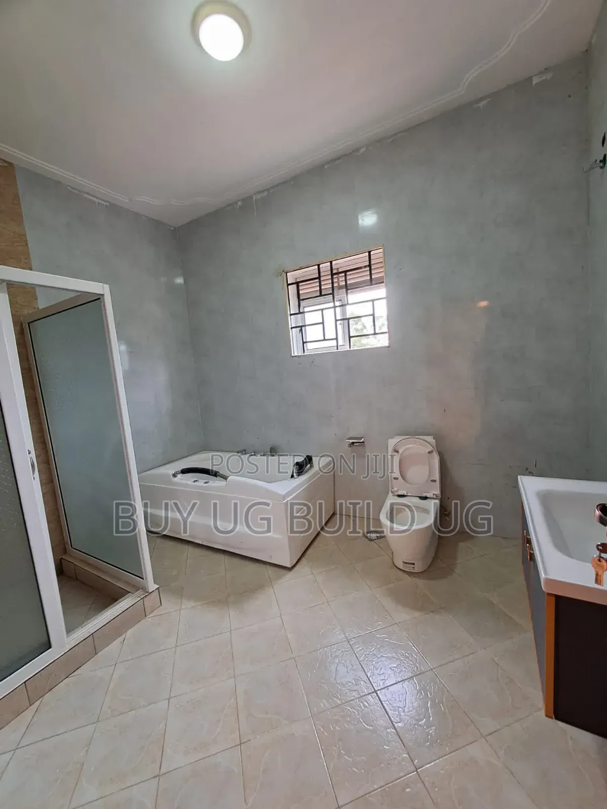 5bdrm Duplex in Kiwatule Kampala, Central Division for sale