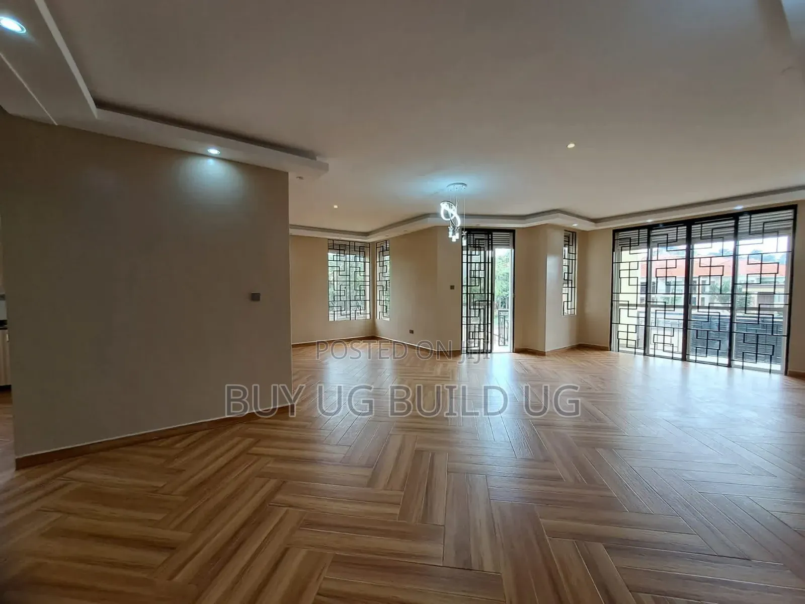5bdrm Duplex in Kiwatule Kampala, Central Division for sale
