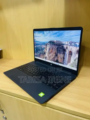 New Laptop HP 250 G8 8GB Intel Core i5 SSD 256GB