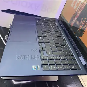 New Laptop Samsung Galaxy Book5 Pro 16GB Intel Core i7 SSD 512GB