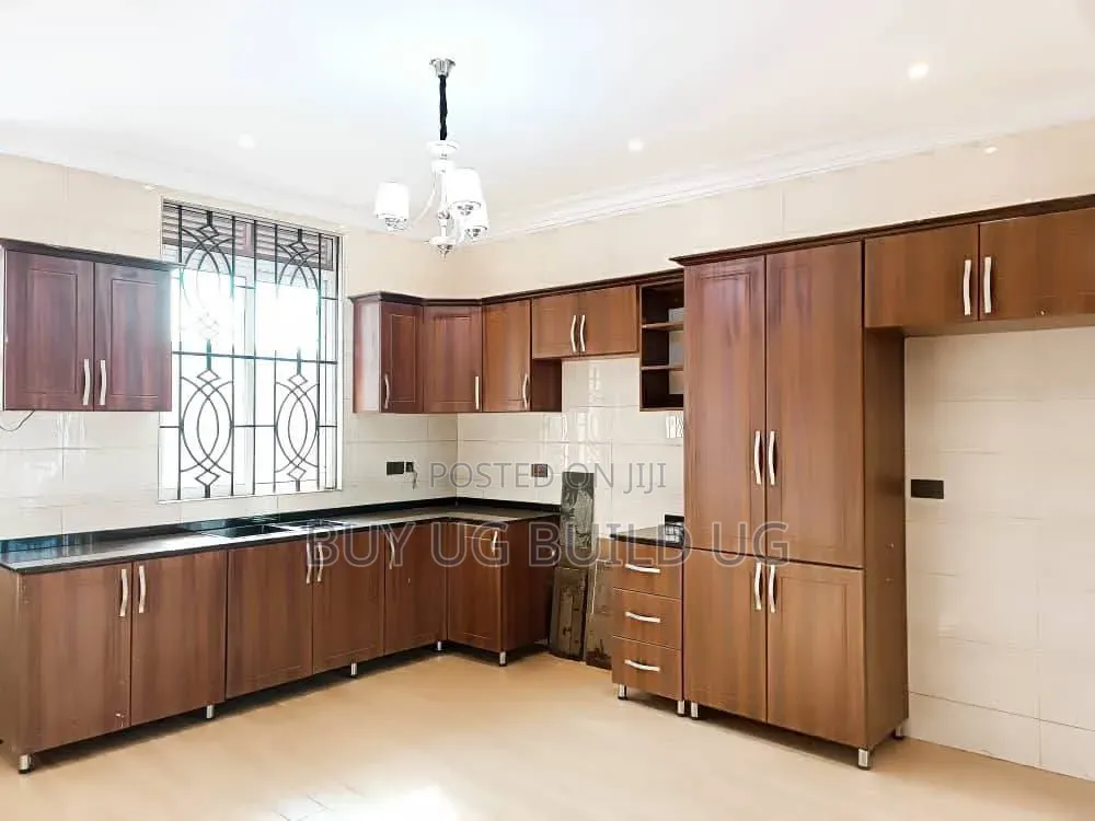 6bdrm Maisonette in Najjera - Kira Road, Central Division for sale