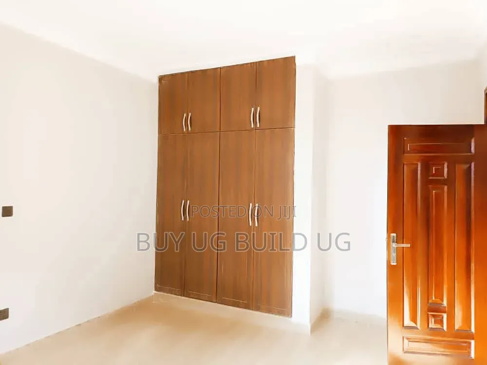 6bdrm Maisonette in Najjera - Kira Road, Central Division for sale