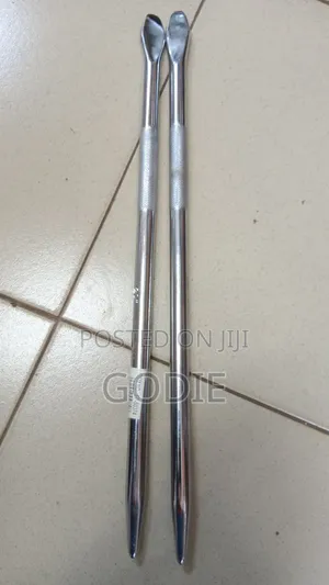 Heavy-Duty Tyre Levers Used for Fitting, Removing Car Tires Onto Rims