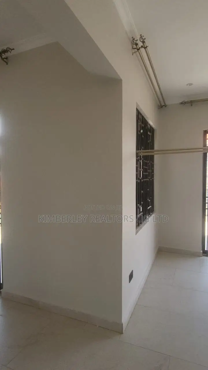 8bdrm Mansion in Central Division for sale