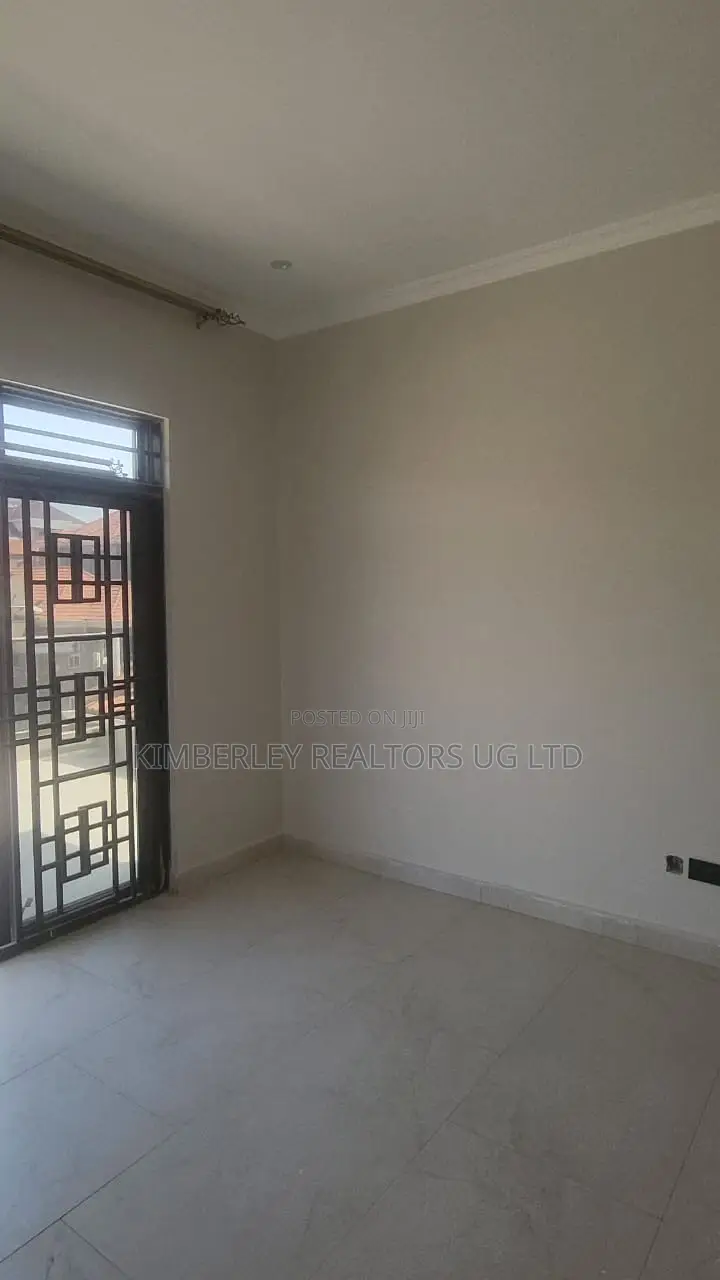 8bdrm Mansion in Central Division for sale
