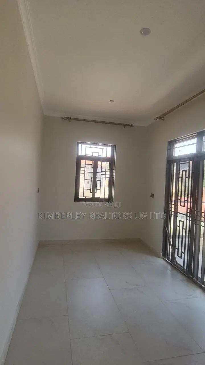 8bdrm Mansion in Central Division for sale