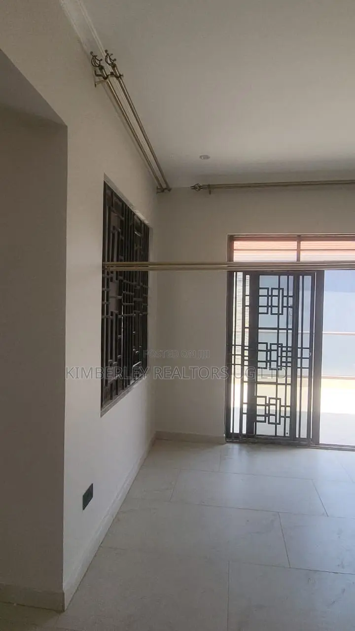 8bdrm Mansion in Central Division for sale