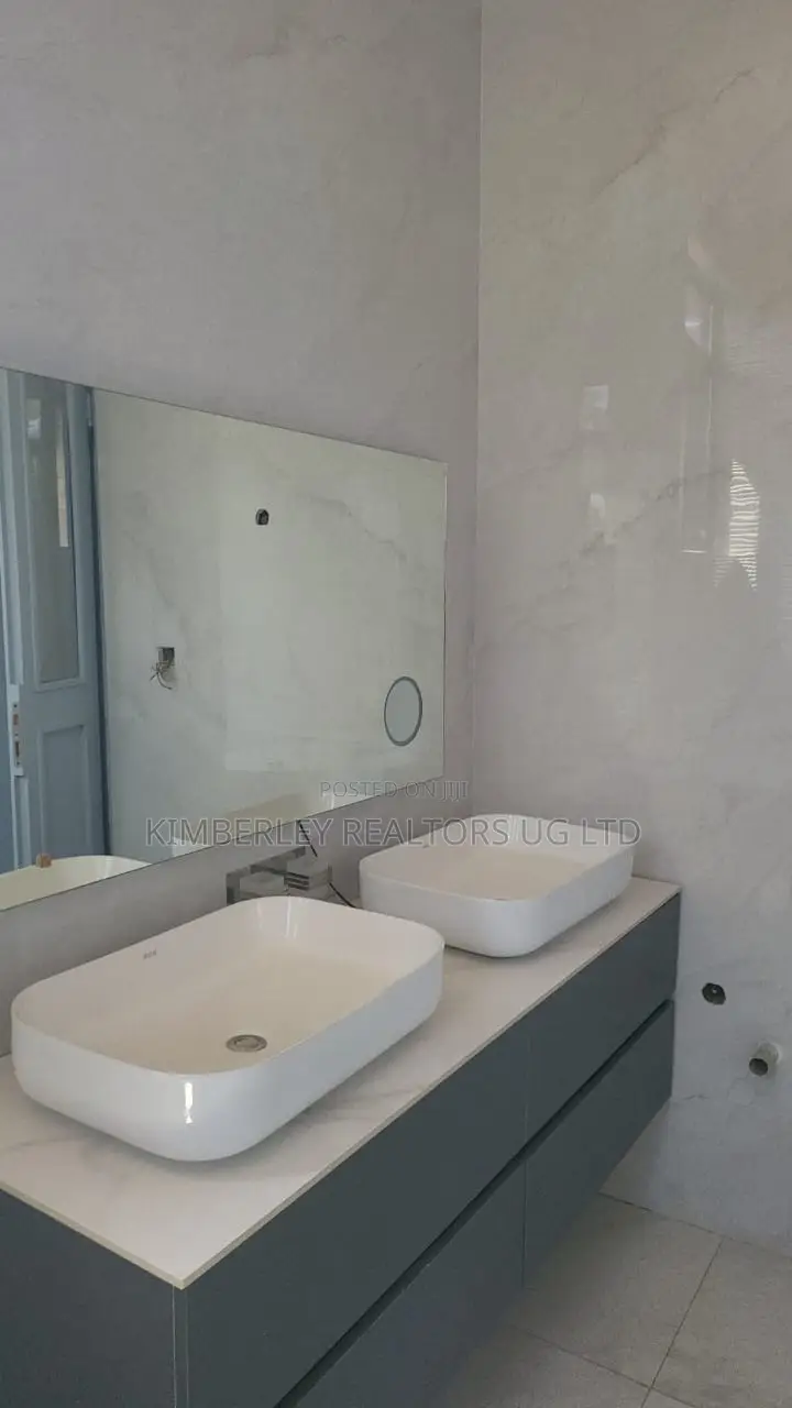 7bdrm Mansion in Central Division for sale