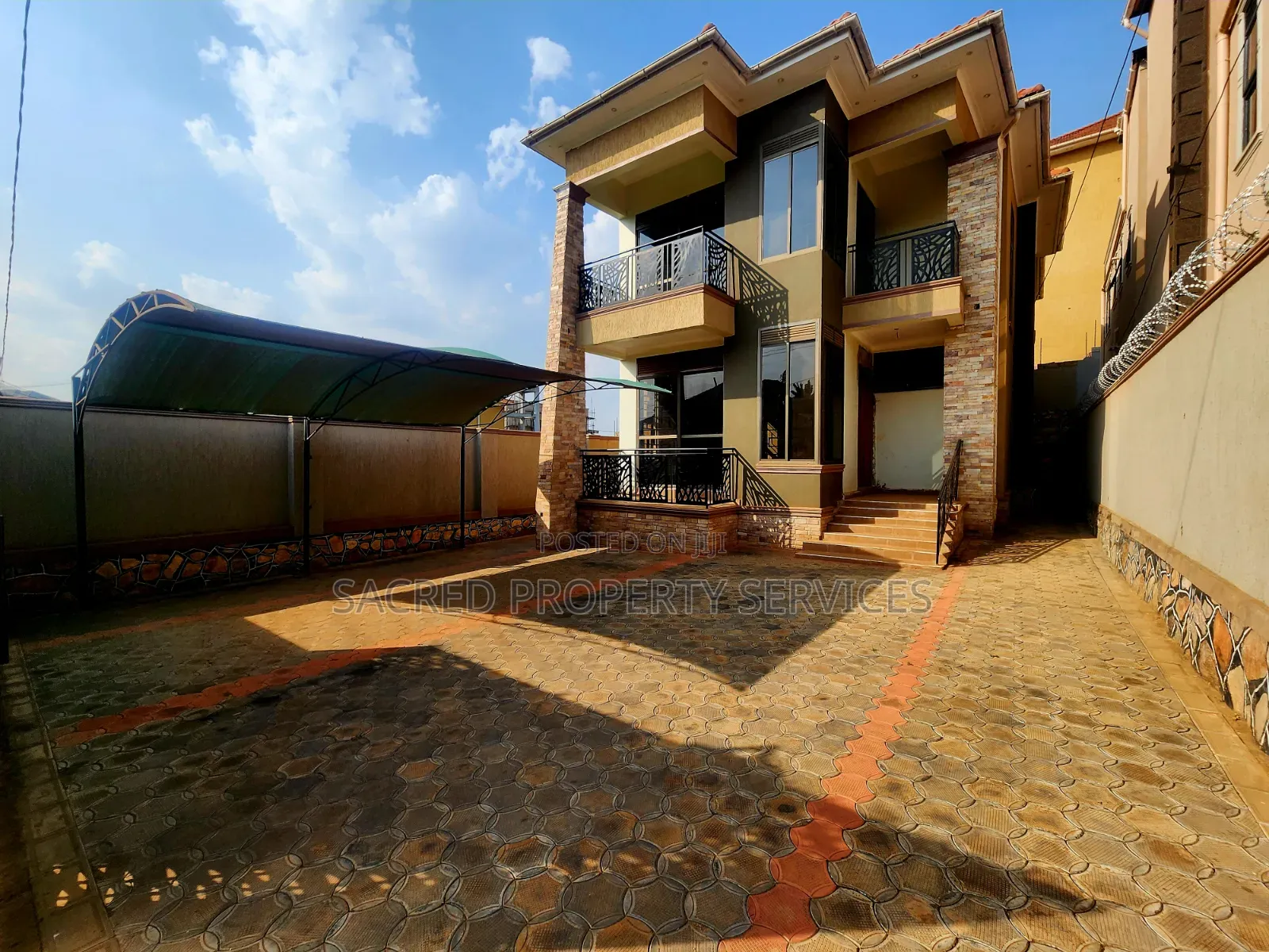 5bdrm House in Mamerito Road, Kira for sale