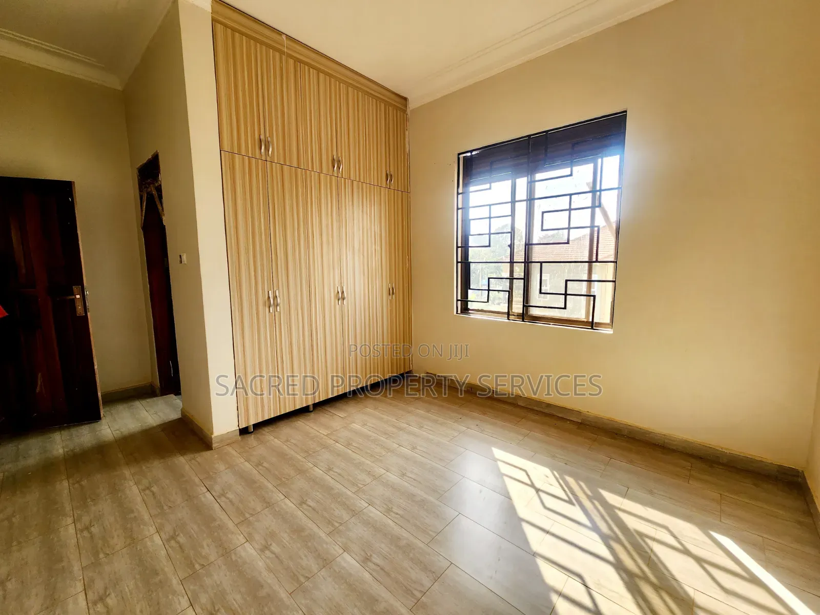 5bdrm House in Mamerito Road, Kira for sale