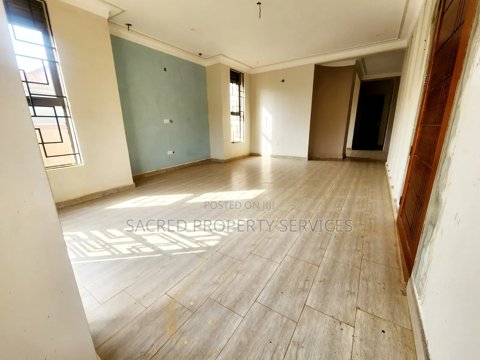5bdrm House in Mamerito Road, Kira for sale