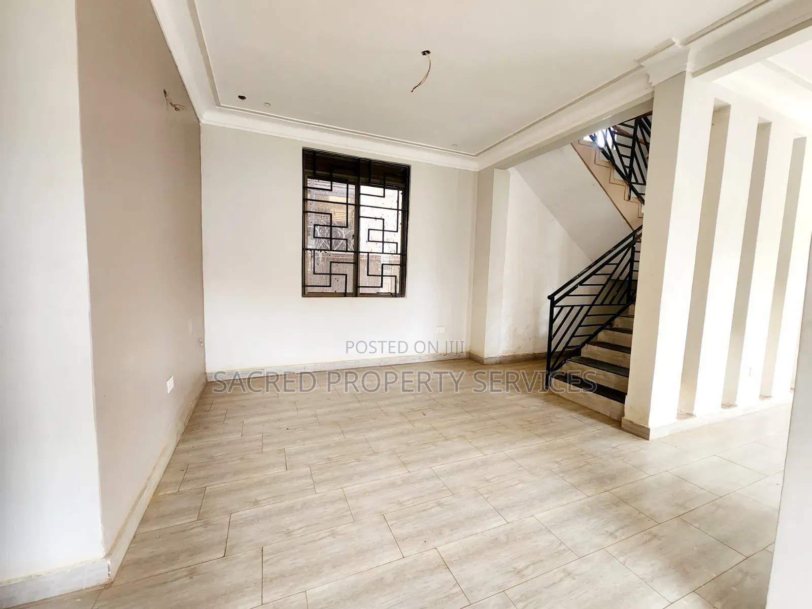 5bdrm House in Mamerito Road, Kira for sale