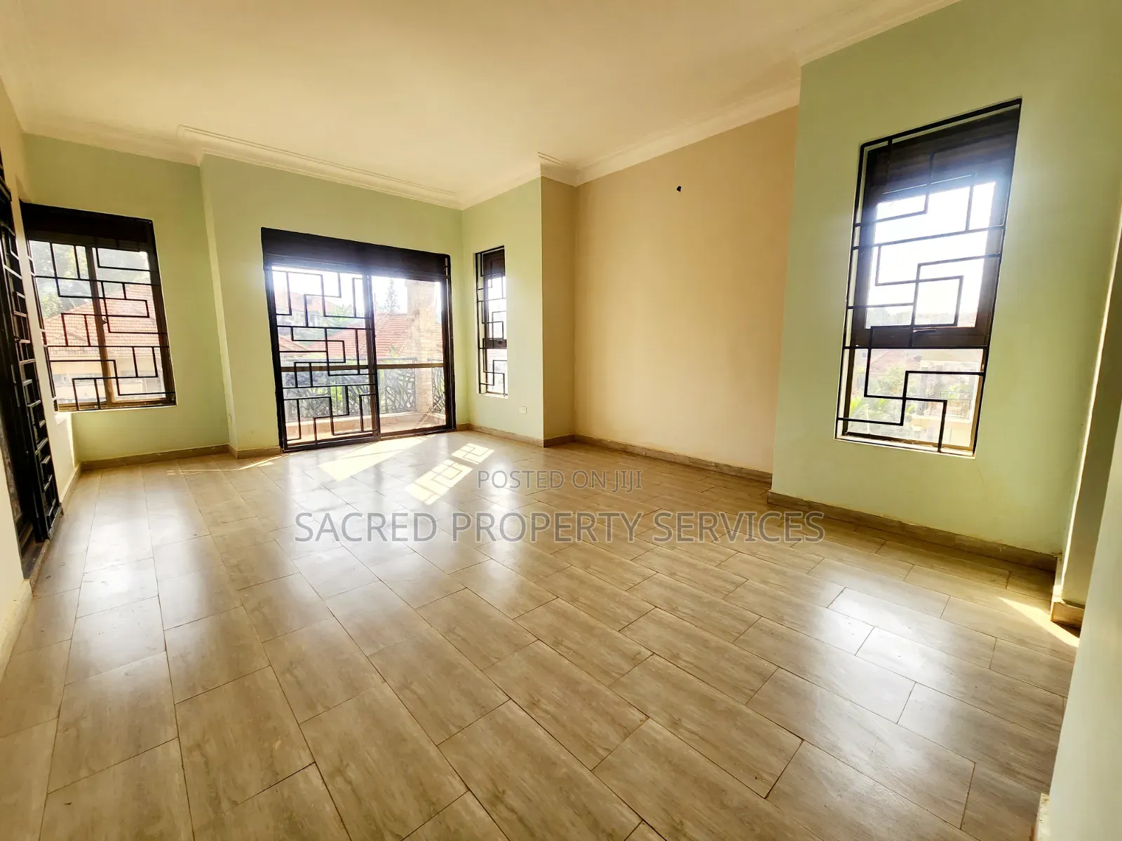 5bdrm House in Mamerito Road, Kira for sale