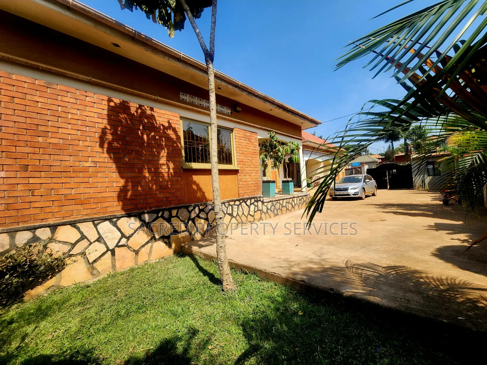 3bdrm Bungalow in Mulawa, Kira for rent