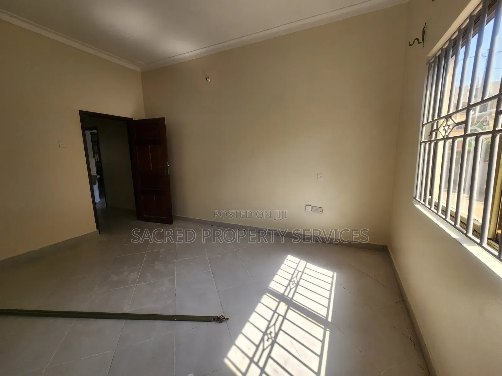 3bdrm Bungalow in Mulawa, Kira for rent