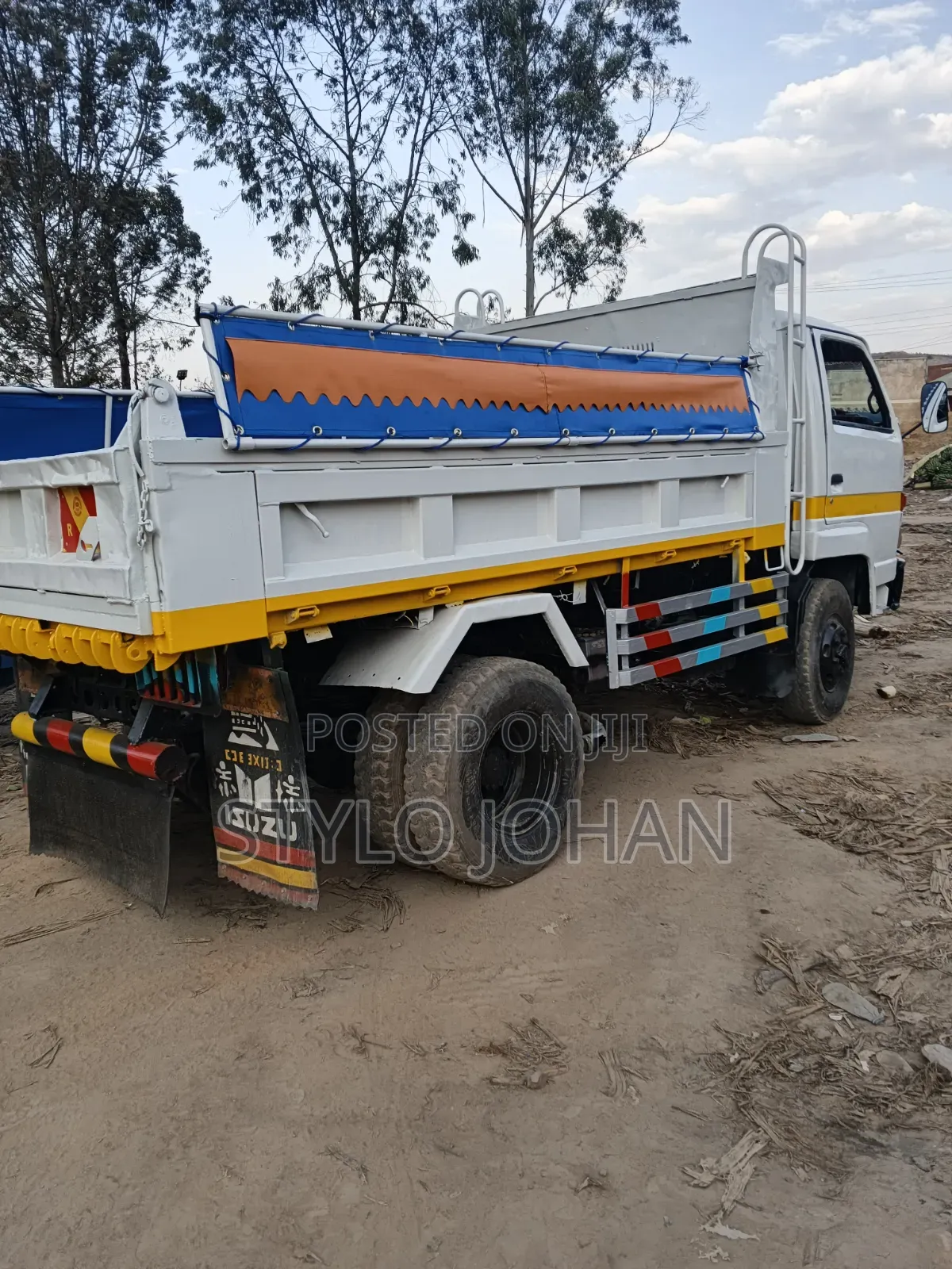 Isuzu Juston 1990 White