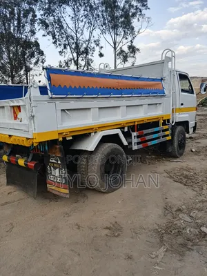 Isuzu Juston 1990 White