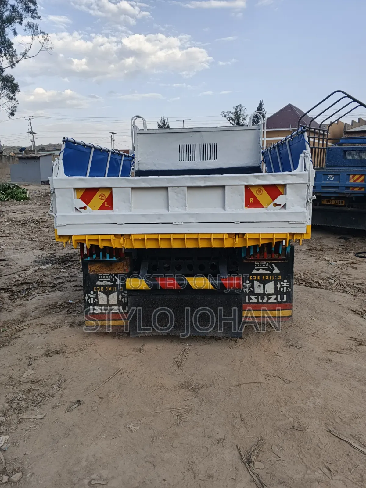 Isuzu Juston 1990 White