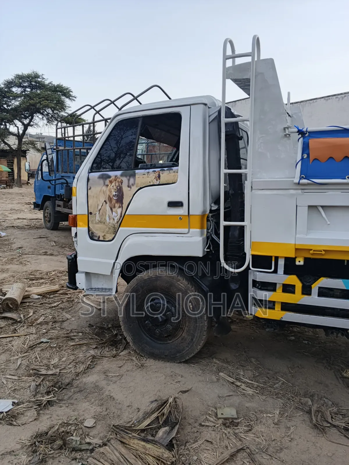 Isuzu Juston 1990 White