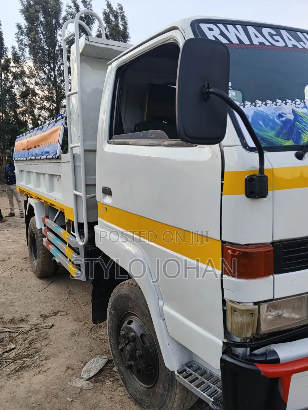 Isuzu Juston 1990 White
