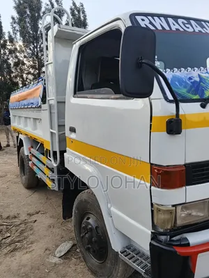 Isuzu Juston 1990 White