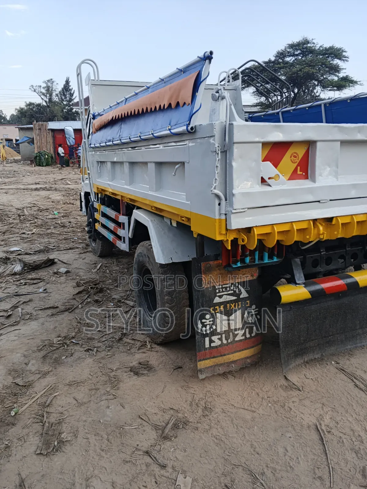 Isuzu Juston 1990 White