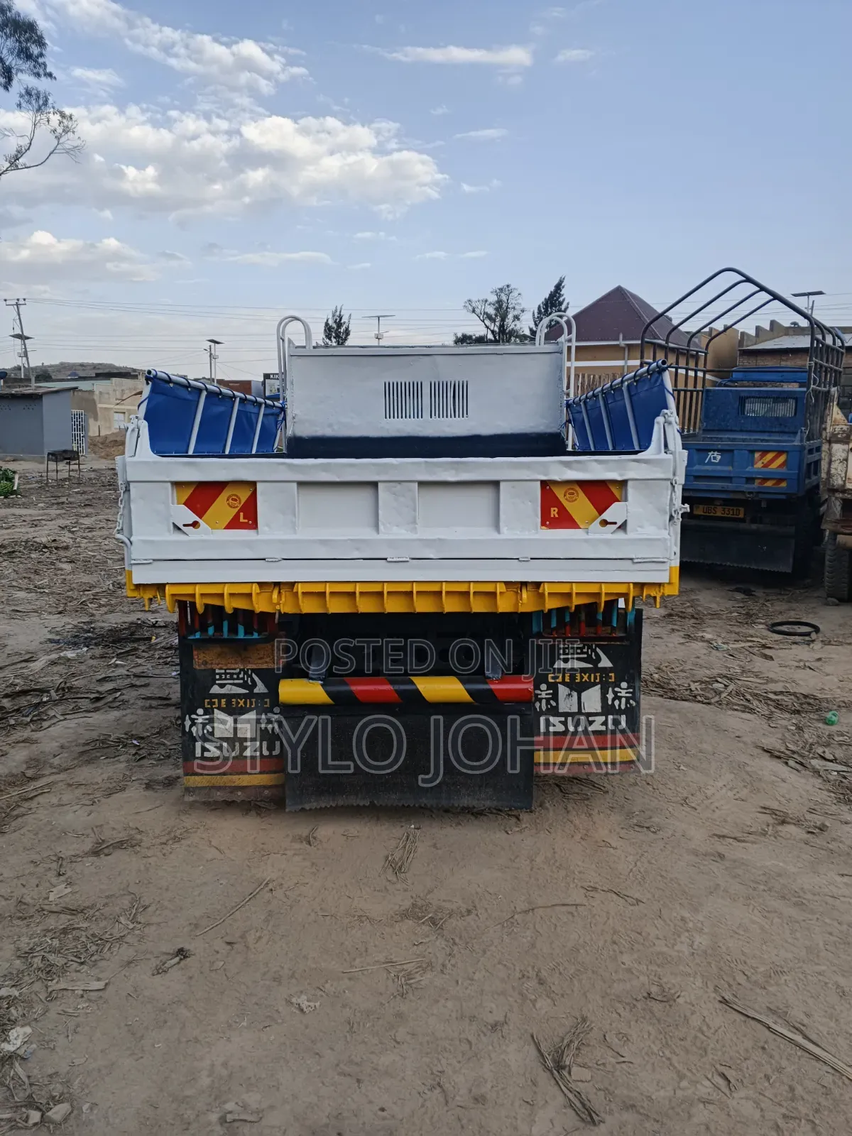 Isuzu Juston 1990 White
