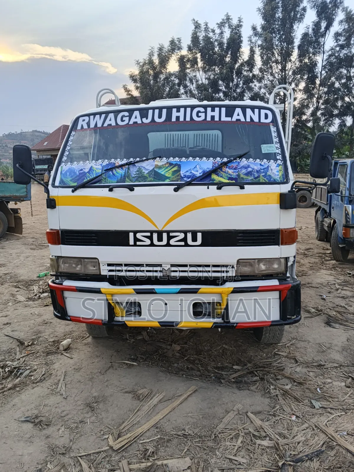 Isuzu Juston 1990 White