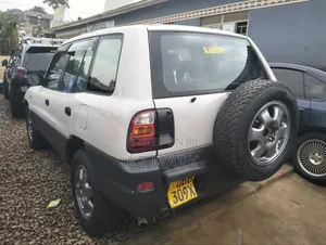 Toyota RAV4 2002 White