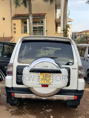 Mitsubishi Pajero 2010 White