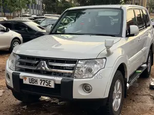 Mitsubishi Pajero 2010 White
