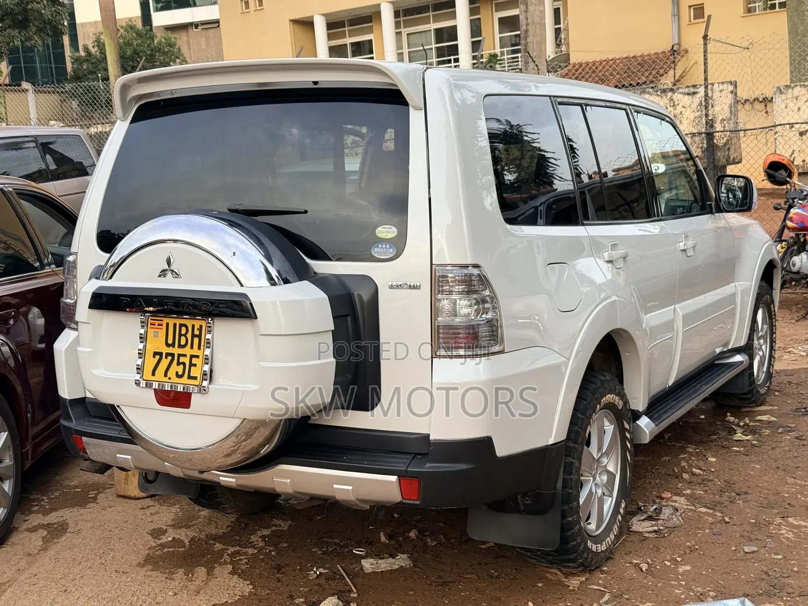 Mitsubishi Pajero 2010 White