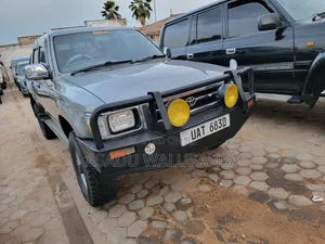 Toyota Hilux 1999 Gray