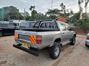 Toyota Hilux 1999 Gray