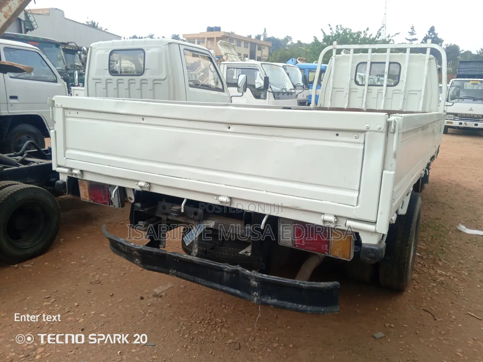 Isuzu Small Heah Long 1990 White
