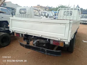 Isuzu Small Heah Long 1990 White