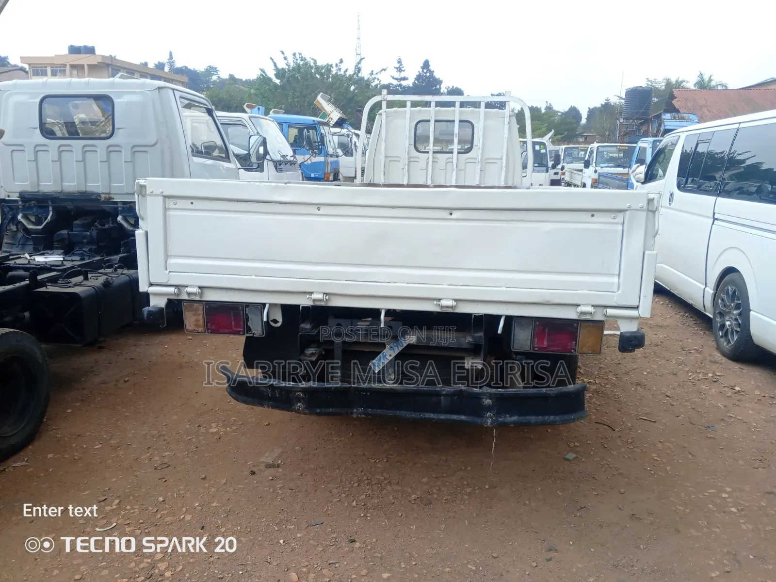 Isuzu Small Heah Long 1990 White