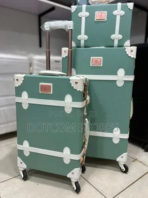 Vintage-Style Unitravel Luggage Set