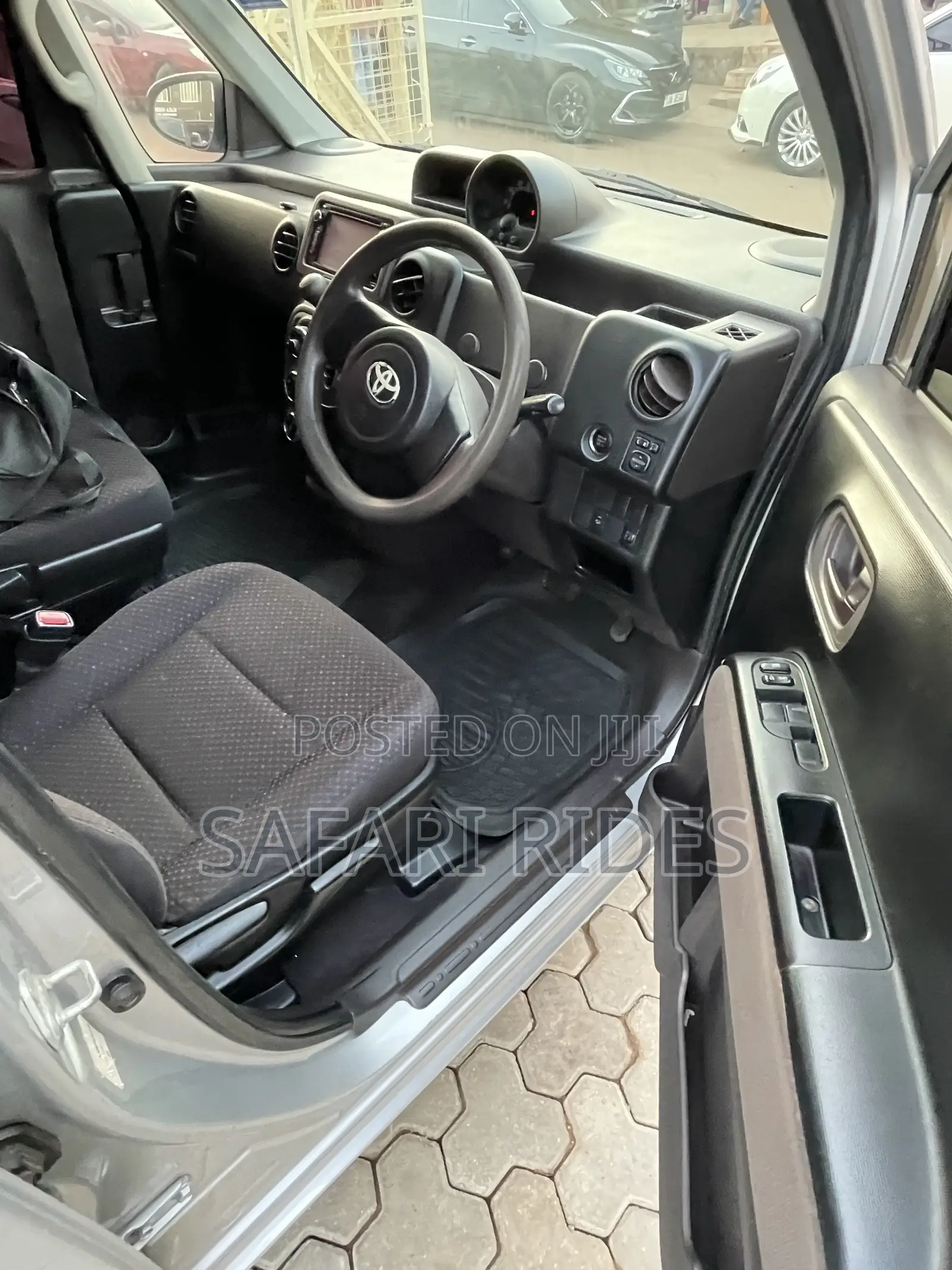 Toyota Spade 2013 Silver