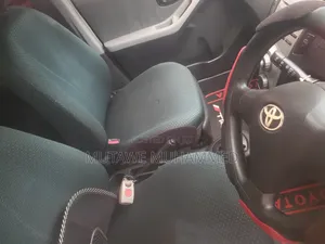 Toyota Vitz 2010 Silver