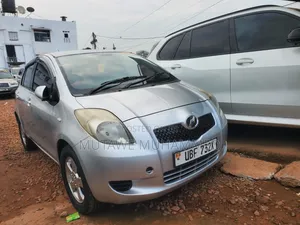 Toyota Vitz 2010 Silver