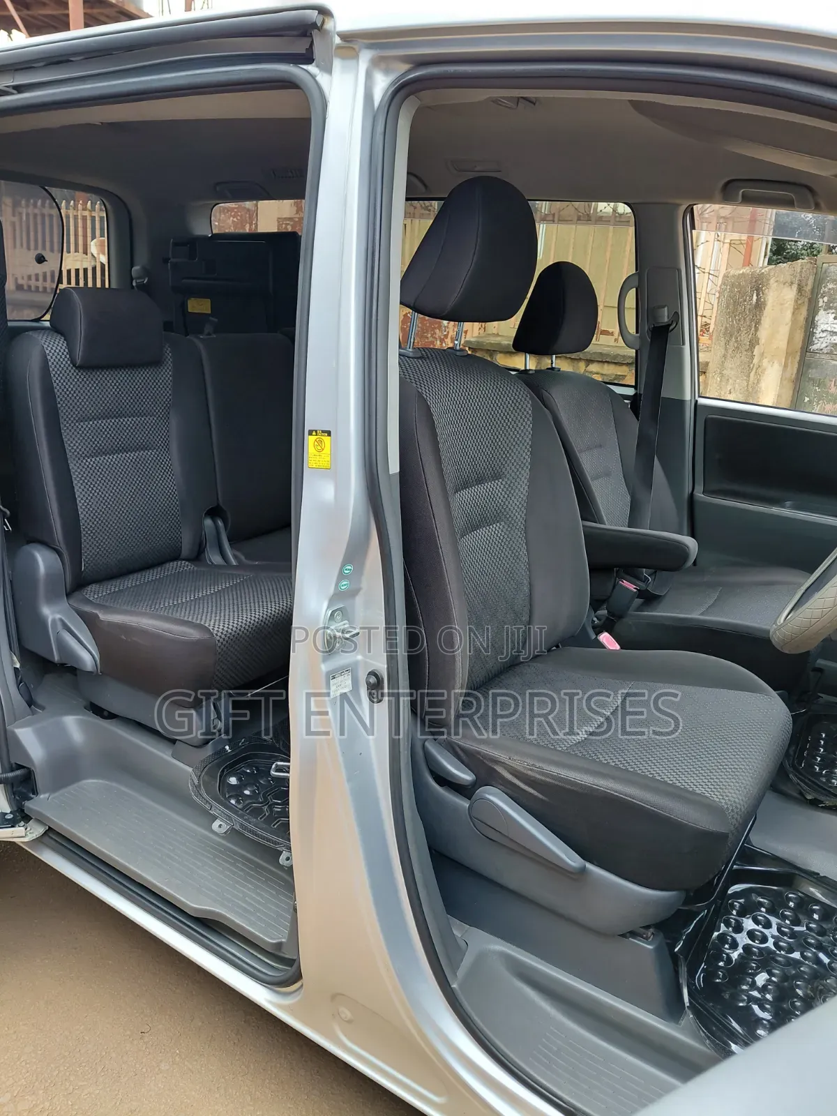 Toyota Noah 2010 Silver
