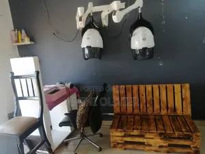 Unisex Salon